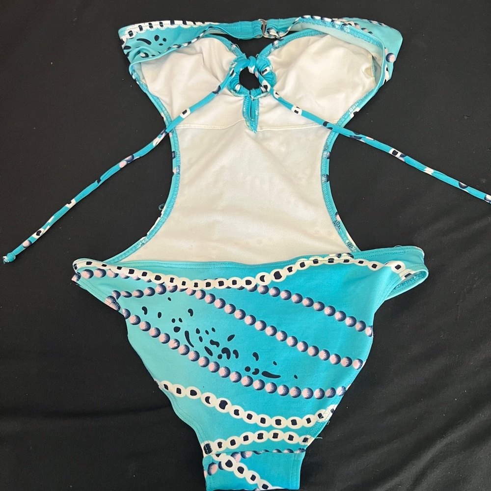 Bathing suit - Picture 2 of 3